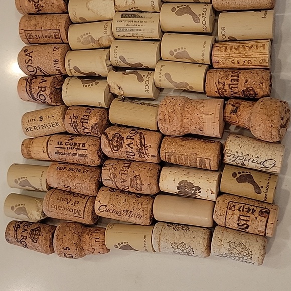Assorted Wine Corks Collection - Picture 2 of 3